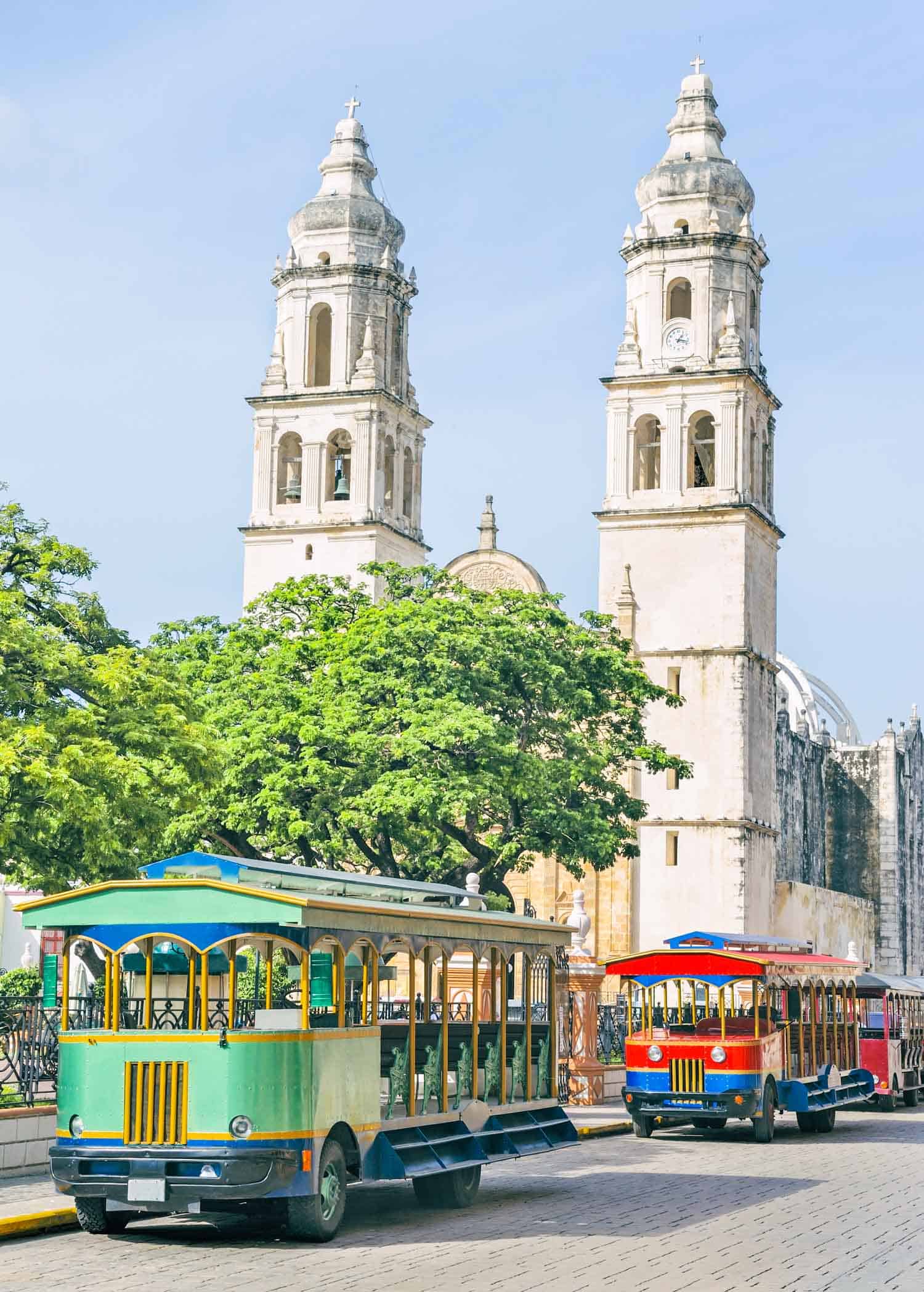 View on the parque principal in campeche mexico. In the background is the cathedral del la conception immaculada.