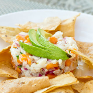 This mexican ceviche is so easy to make with a light and fruity vinaigrette.