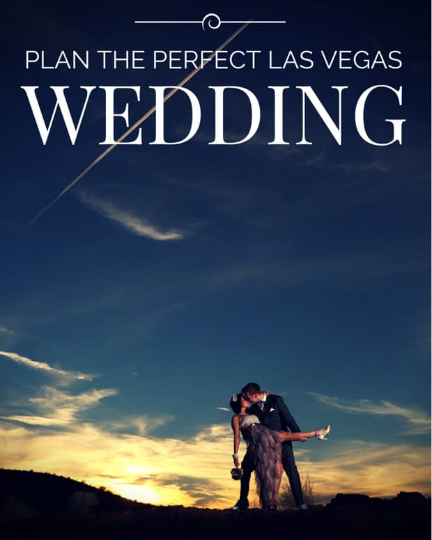 This Las Vegas wedding is in the Valley of Fire National Park. Getting married in Las Vegas doesn't have to be presided by Elvis in a little white chapel. Check out these top tips for a Valley of Fire wedding in Las Vegas.
