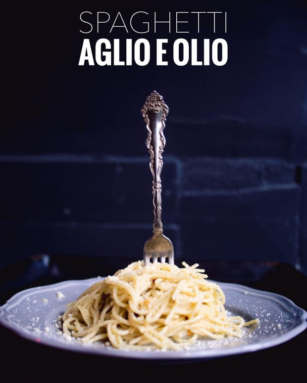 Spaghetti Aglio Olio Spaghetti aglio olio is a classic Italian pasta with only five ingredients and can be made in less than 10 minutes.