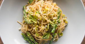 Easy spring asparagus pasta, with lemon leek cream. You wouldn't believe it only takes 10 minutes to make.