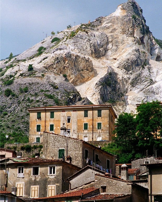 Learn how to get to Colonnata, the home of Carrera marble but also Lardo di Colonnata the most famous lardo in the world.