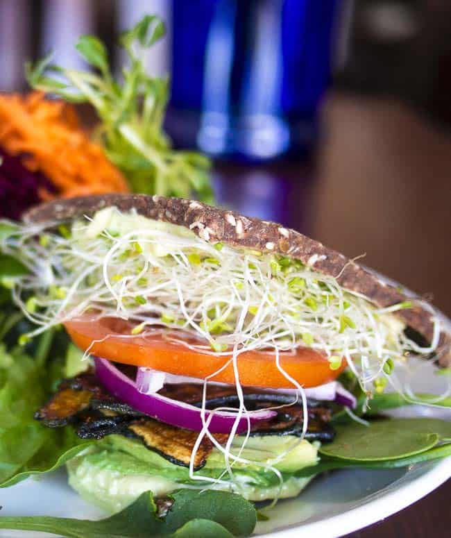 best vegetarian restaurants in Victoria #victoria #vegan #vegetarian #travel