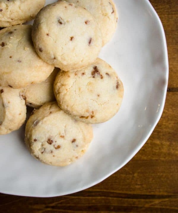 maple bacon shortbreads Easy peasy maple bacon cookies. This recipe is from a bakery specializing in shortbreads and you'd be surprised how easy they are to make at home.