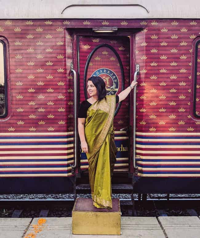 What to wear in India. Travel bloggers share what women wear in India and how to dress traveling in India for comfort.