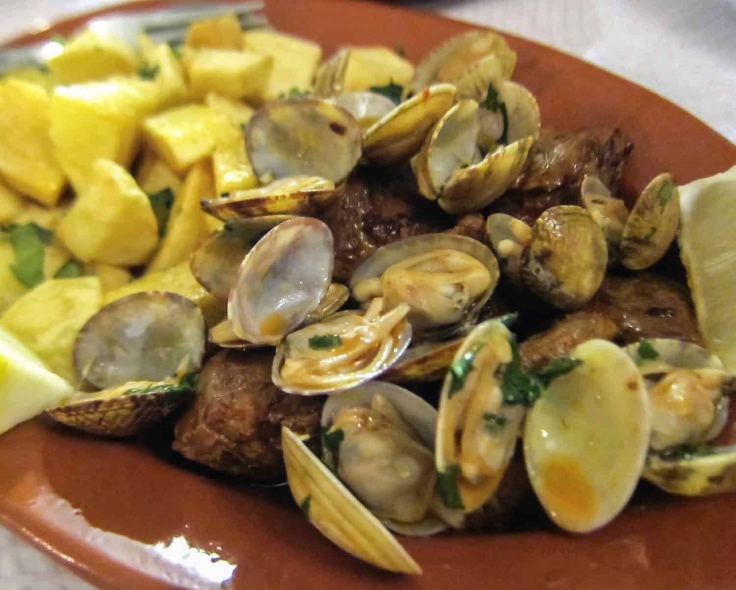 Carne de Porco Alentejana is a traditional food in Lisbon you don't want to miss, discover the other Portuguese food you should eat.