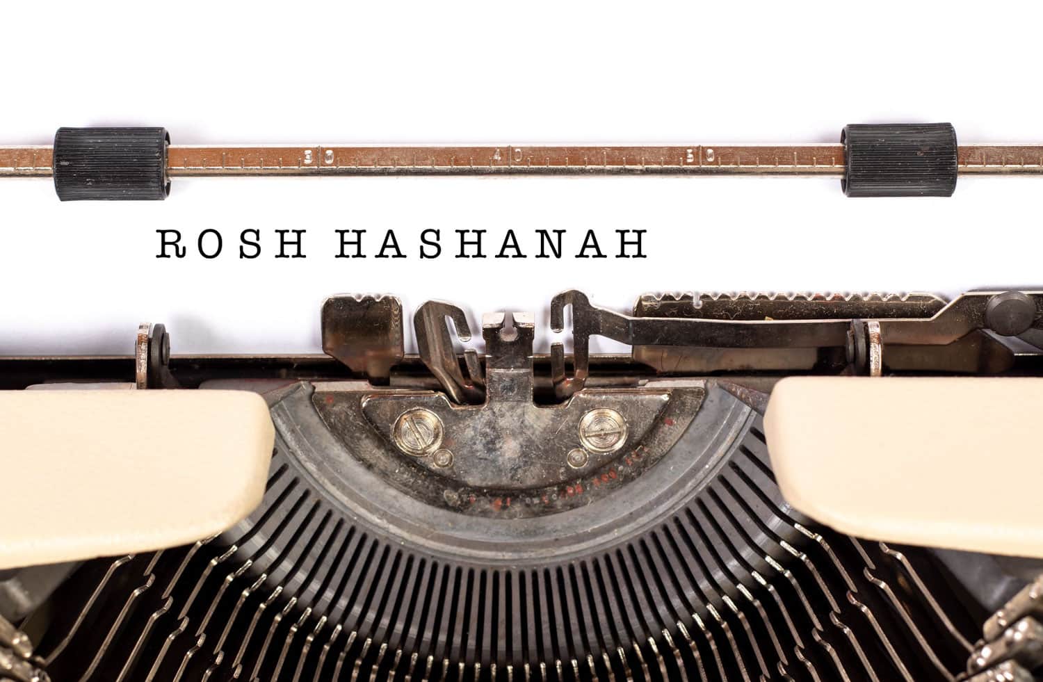 Typewriter with rosh hashanah typed out