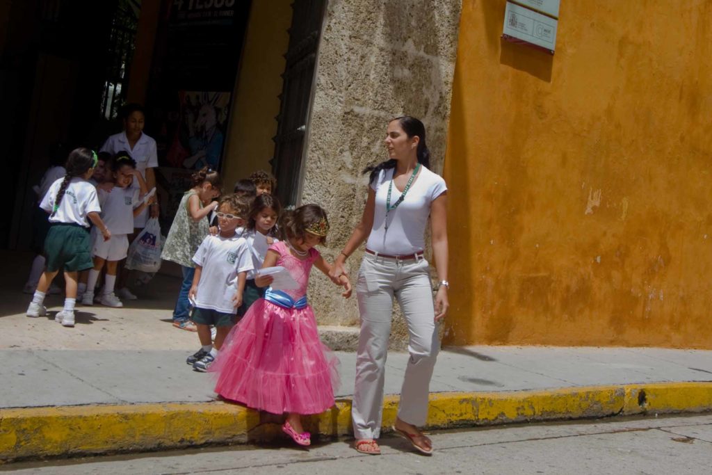 children crossing street in Cartagena Colombia