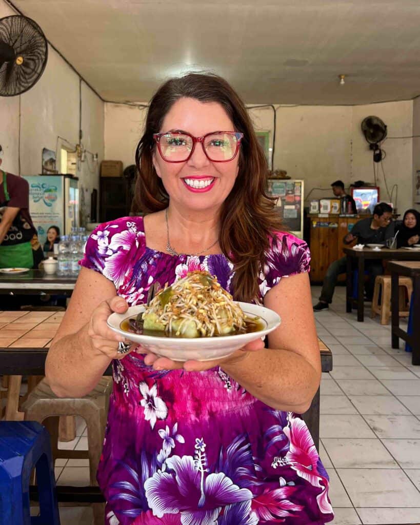 ayngelina holding lontong balap traditional surabaya food