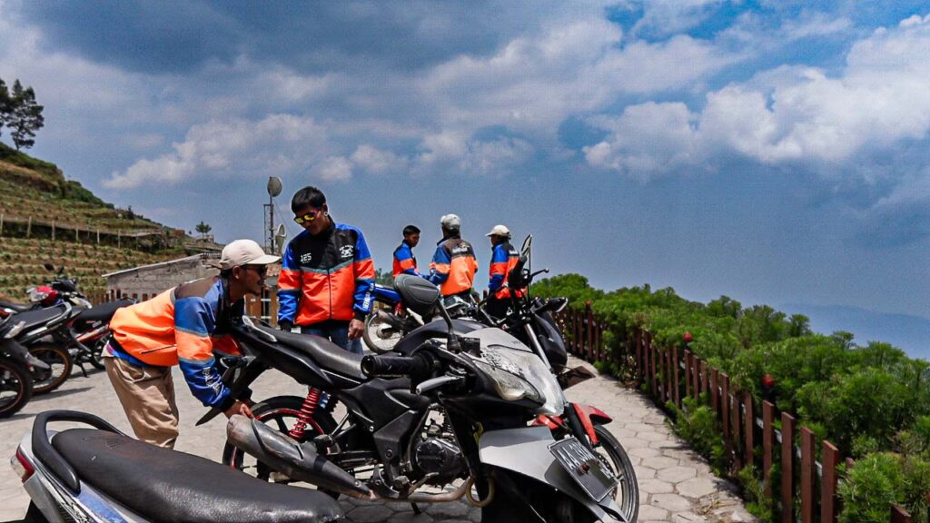 Local Guides in Nepal Van Java