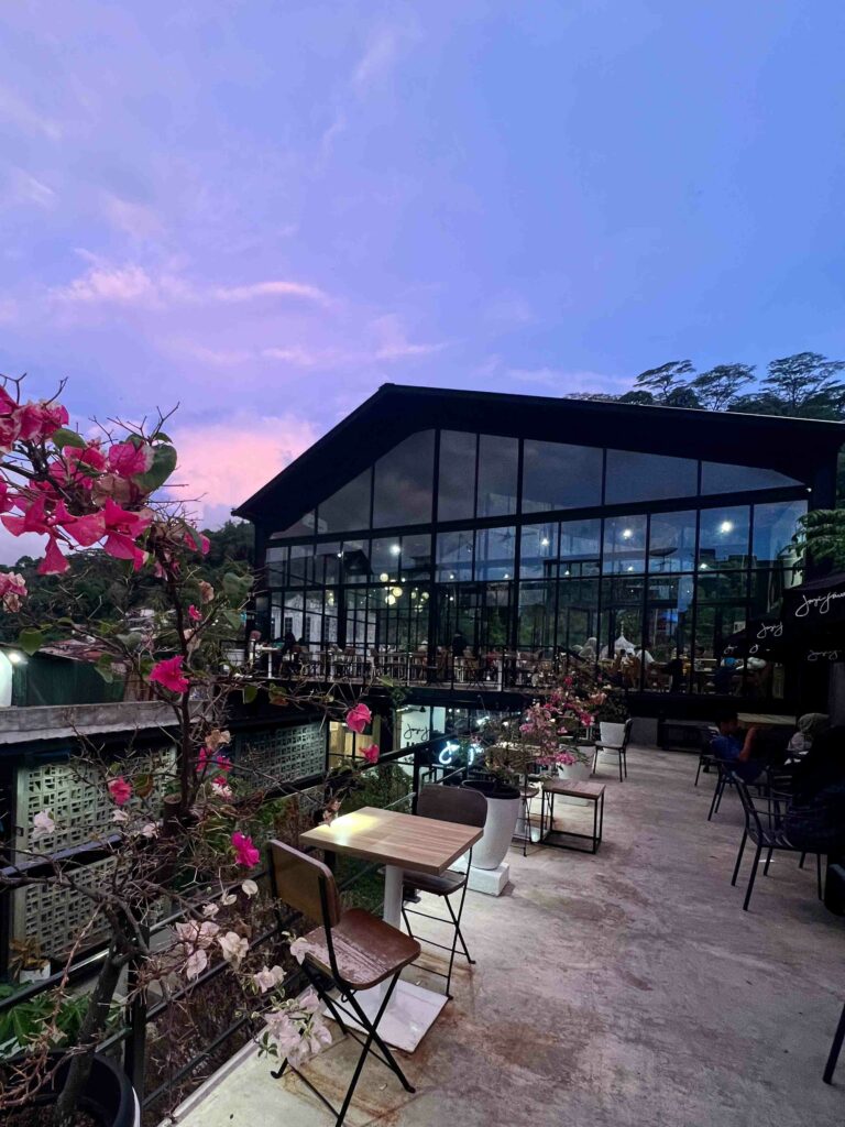 Padang restaurant Arau 19 exterior at sunset