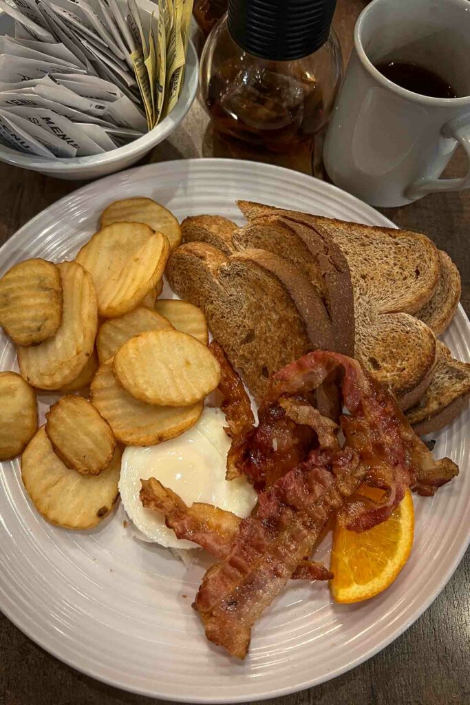 breakfast at resto de l'île Magdalen Islands