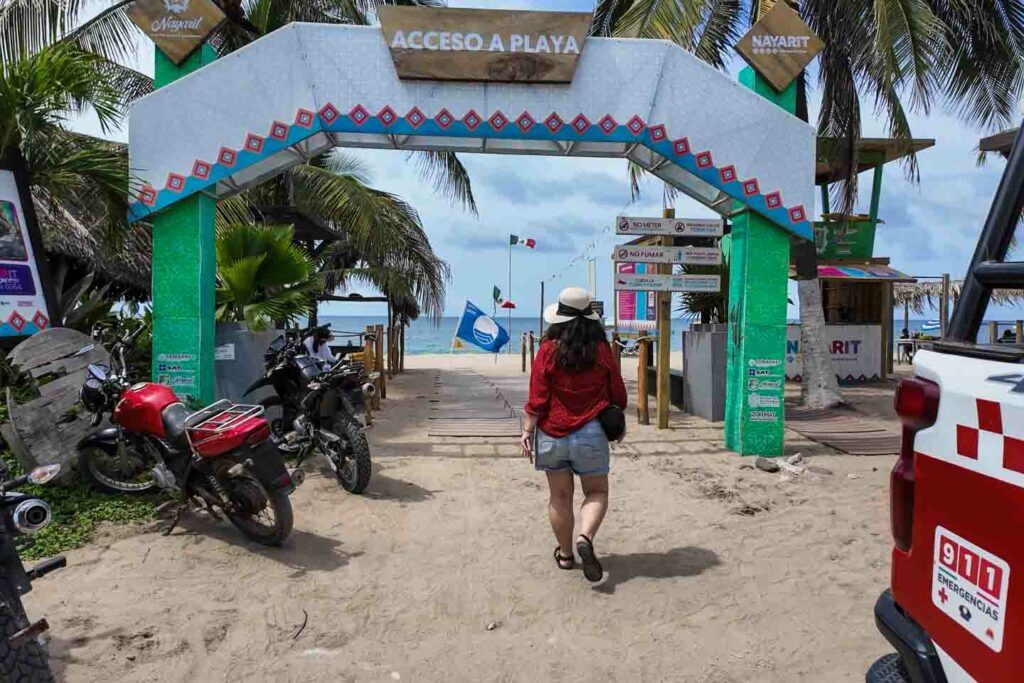 Ayngelina at Lo de marcos beach entrance