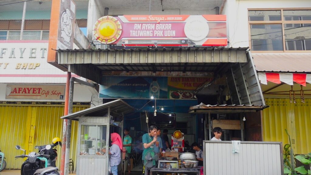 exterior of famous restaurant in Lombok selling Ayam Taliwang