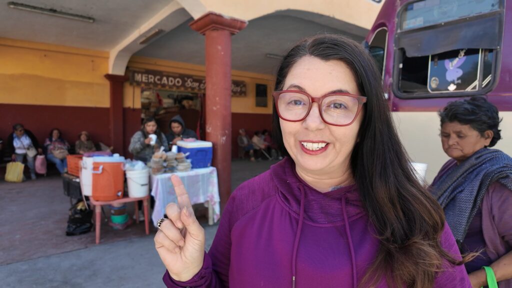 Ayngelina at San Miguel de Allende market