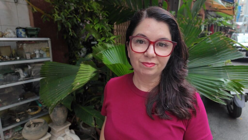 Ayngelina in Saigon with new glasses